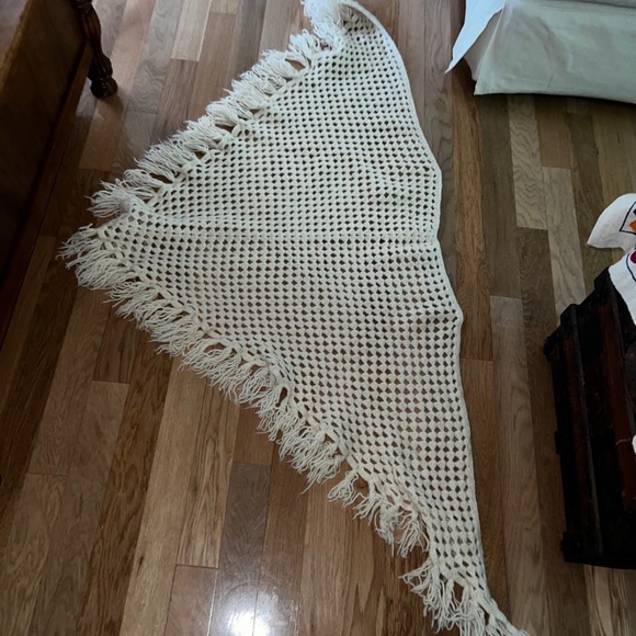 Hand crochet shawl with fringe, cream color, see photos for measurements! - Picture 1 of 11